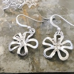 NEW textured loopy daisy drop earrings