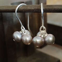 AAA silver grey round seed pearl triple drop