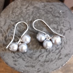 AAA silver grey round seed pearl triple drop