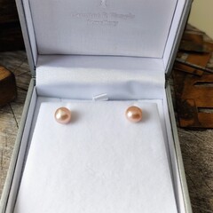 Pink pearl bouton studs