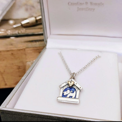 Mini kennel with gold heart pendant