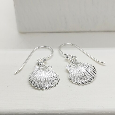 Dainty scallop drop earrings