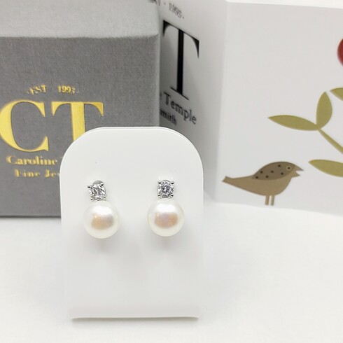 Bouton pearl and white topaz stud