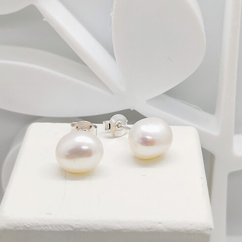 High lustre irregular pearl studs