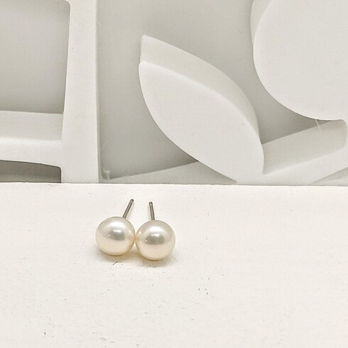 6mm bouton pearl studs