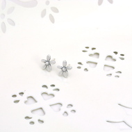 Daisy studs