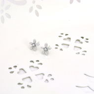 Daisy studs