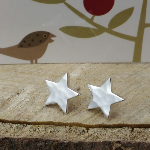 Chunky medium 12 mm hammered star studs