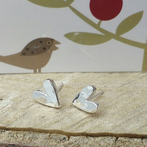 Chunky small hammered heart studs