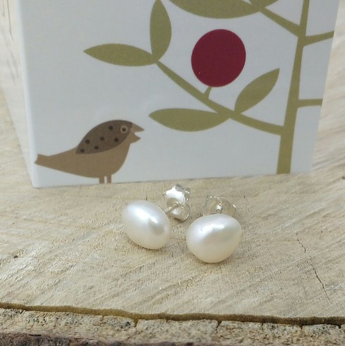 Natural white irregular pearl studs 8-9mm