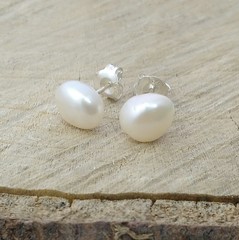 Natural white irregular pearl studs 8-9mm