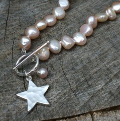 Chunky Hammered star irregular pink pearl necklace