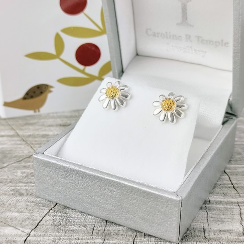 NEW Daisy daisy studs